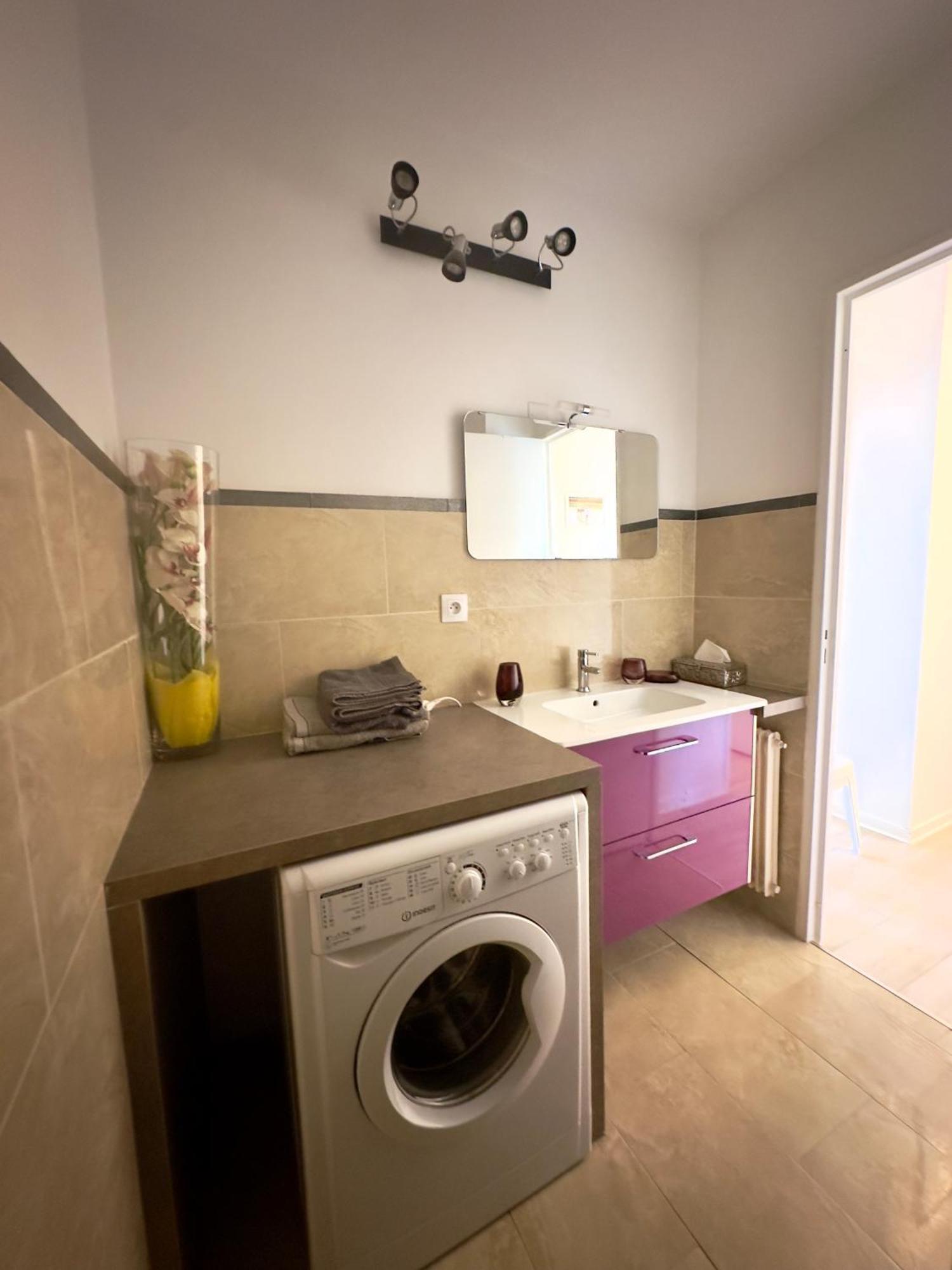 Apartment 2 Pieces Sur 60m2 *