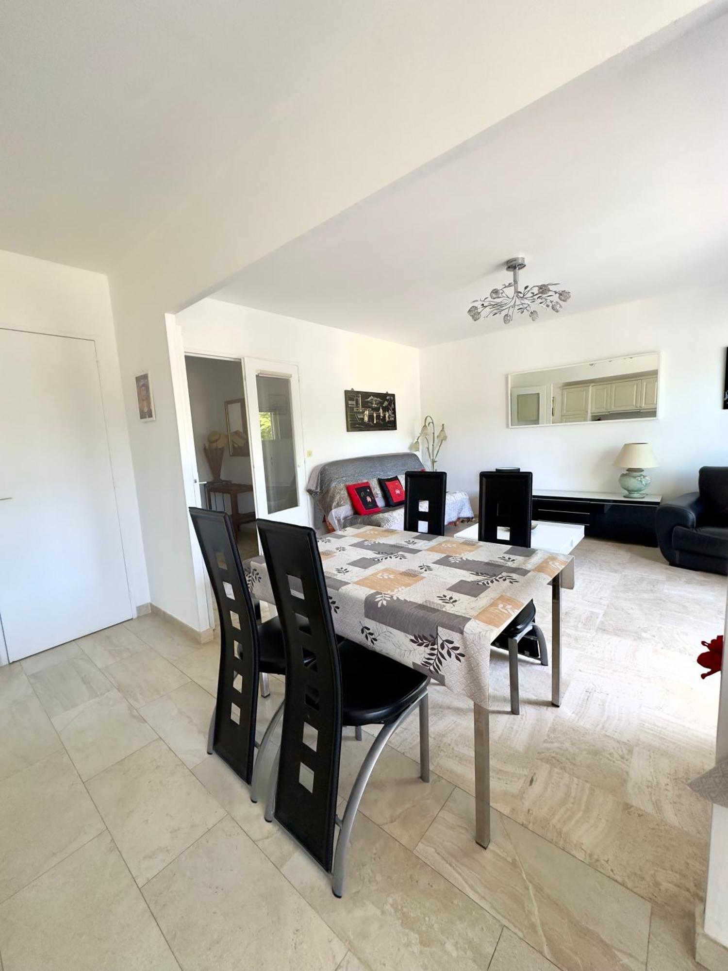2 Pieces Sur 60m2 Apartment