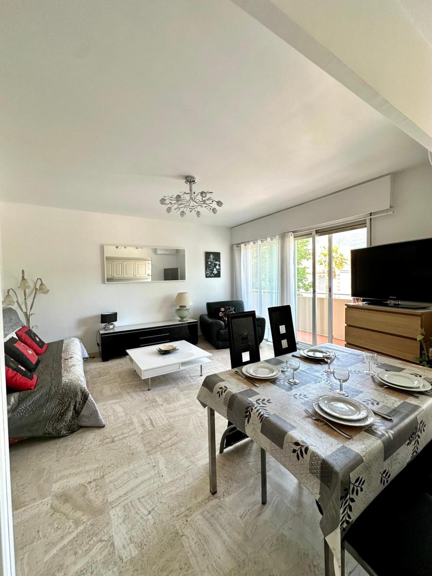 2 Pieces Sur 60m2